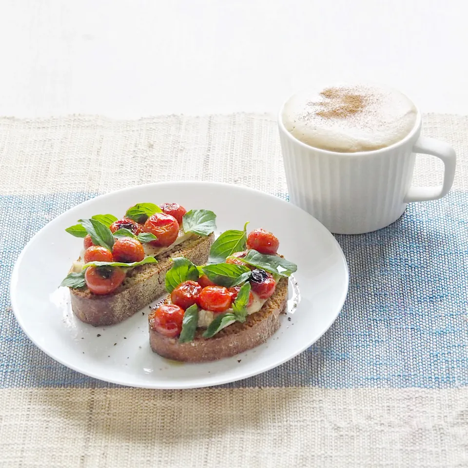 Tomato, cheese & Brasil Toast|Misstyさん