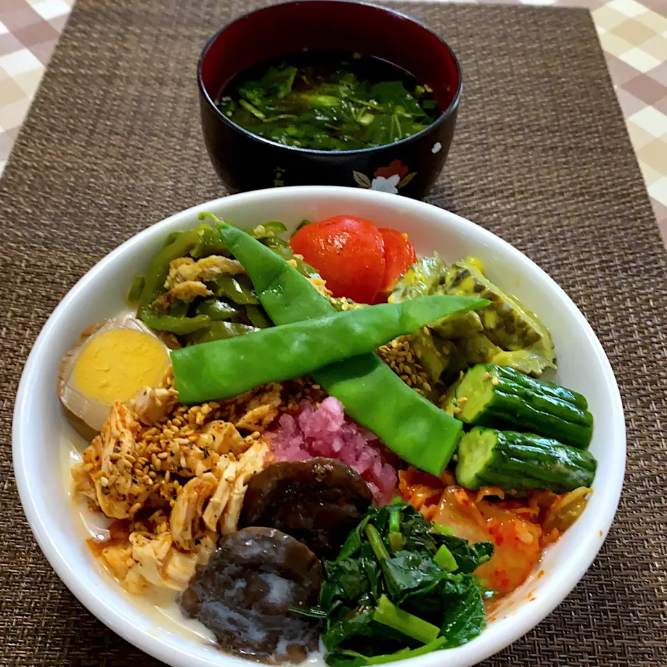 Snapdishの料理写真:今日のお昼★棒棒鶏と野菜たっぷり豆腐冷麺|riko30294さん