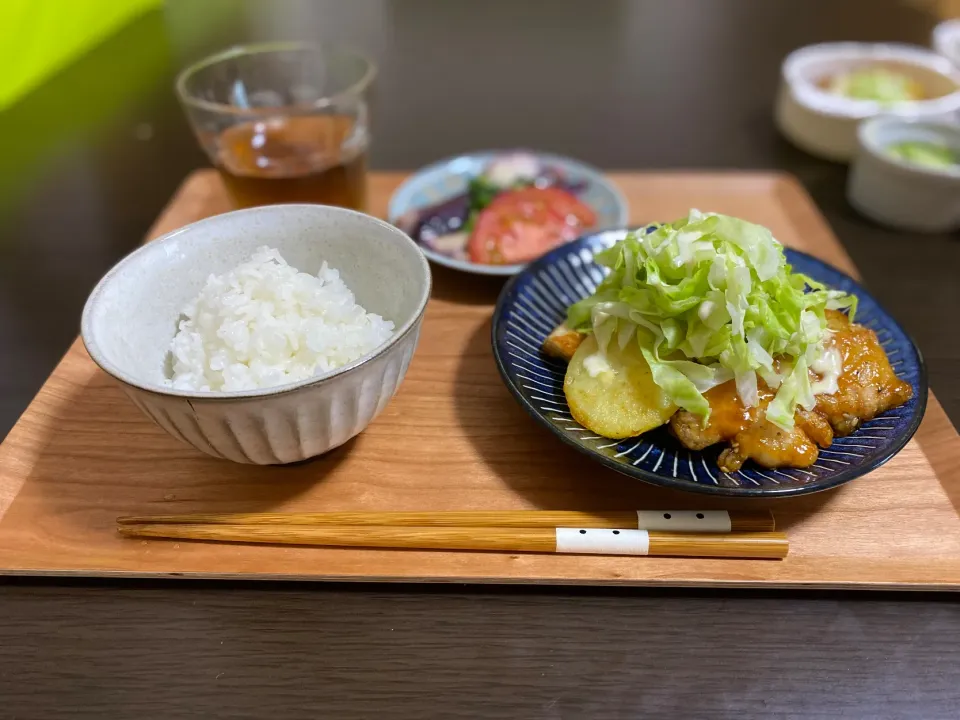 Snapdishの料理写真:甘辛チキンとポテトのキャべマヨソース　なすのマリネ|ちぐあささん