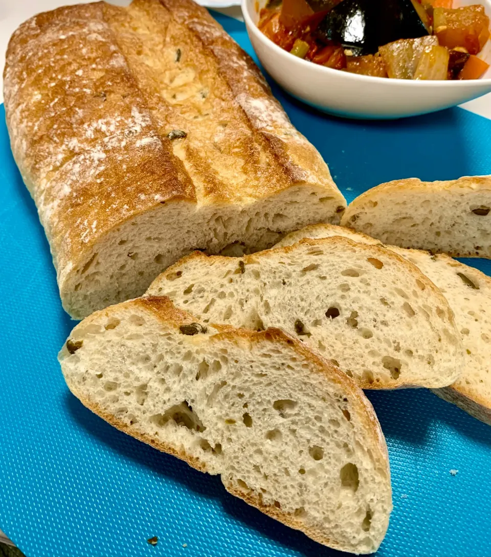 Snapdishの料理写真:Olive Sourdough Bread|gonbenさん