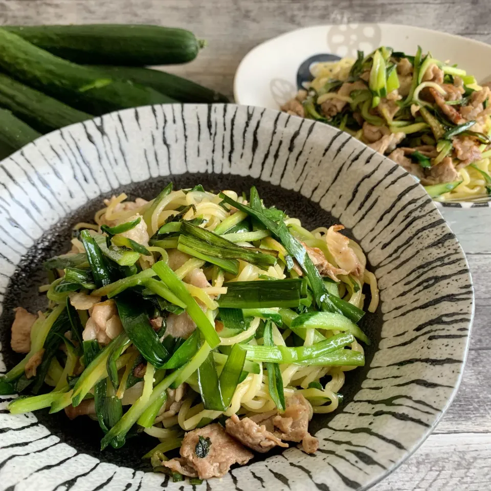 Snapdishの料理写真:きゅうりのびっくりレシピ！きゅうり焼きそばがかなり美味しい〜|らぴすらずり(らぴ)さん