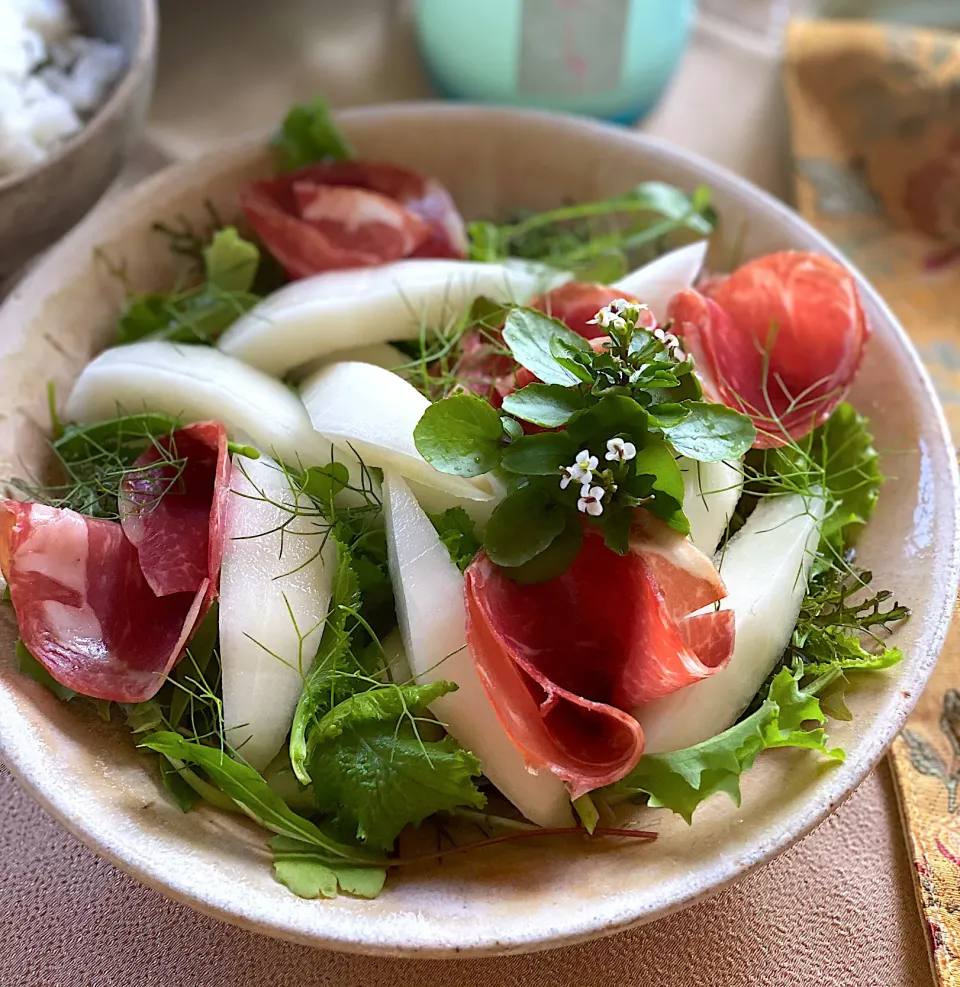 Snapdishの料理写真:🎐🧊涼🧊🎐 ③. 🥗甘瓜と生ハムのサラダ ～ レモンドレッシング ～|ゆきぽん@ゆきの家飲み料理さん