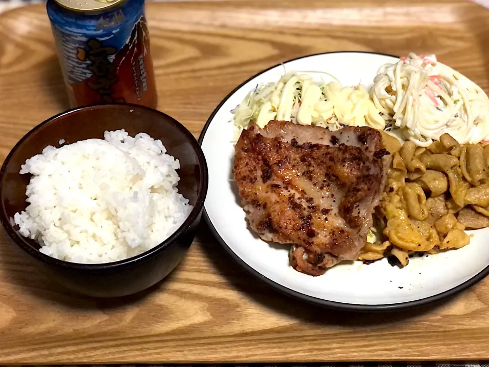 ☆鶏肉ソテー ☆ホルモン炒め ☆スパゲティサラダ ☆サラダ ☆ビール🍺|まぁたんさん