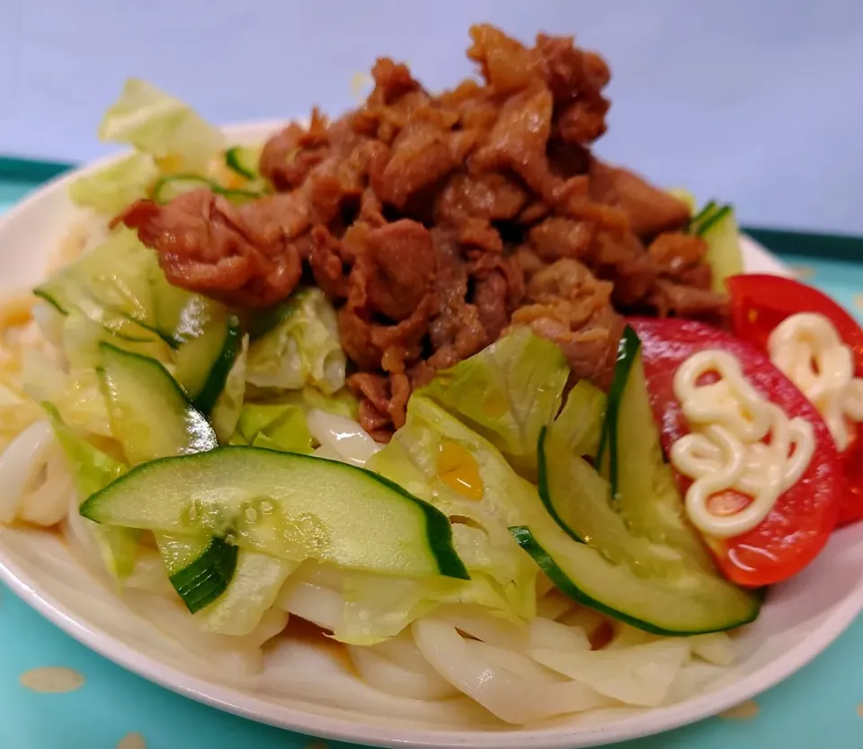 俺の"冷やし肉サラダうどん"|りくれんさん