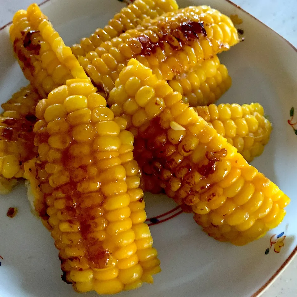 Snapdishの料理写真:🌺🌺Foodie🌺🌺さんの料理 おつまみに最適❣️とうもろこしのバター醤油焼き🌽 🌽🌽|あっちゃんさん