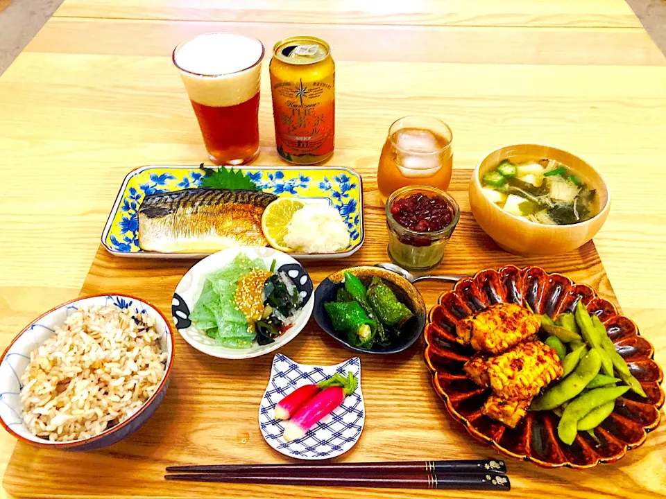 今日の夕食　昆布締め鯖の塩焼き　たんくろう(早生黒枝豆)   甘辛焼きとうもろこし　刺身こんにゃくと海藻サラダの酢味噌和え　万願寺とうがらしのグリル焼き　二十日大根の浅漬け　お味噌汁　もち麦入り胚芽米　抹茶プリン|ふわ猫はなちゃんさん