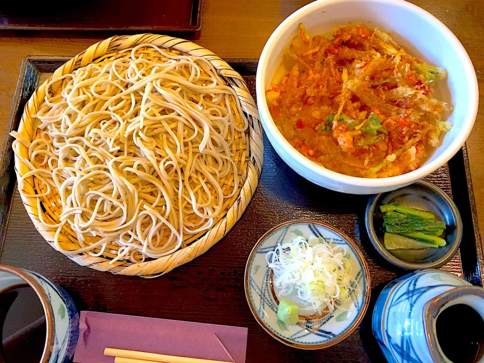 美味しいと噂のお蕎麦屋さん🥢かき揚げ丼とざるそば|1614さん