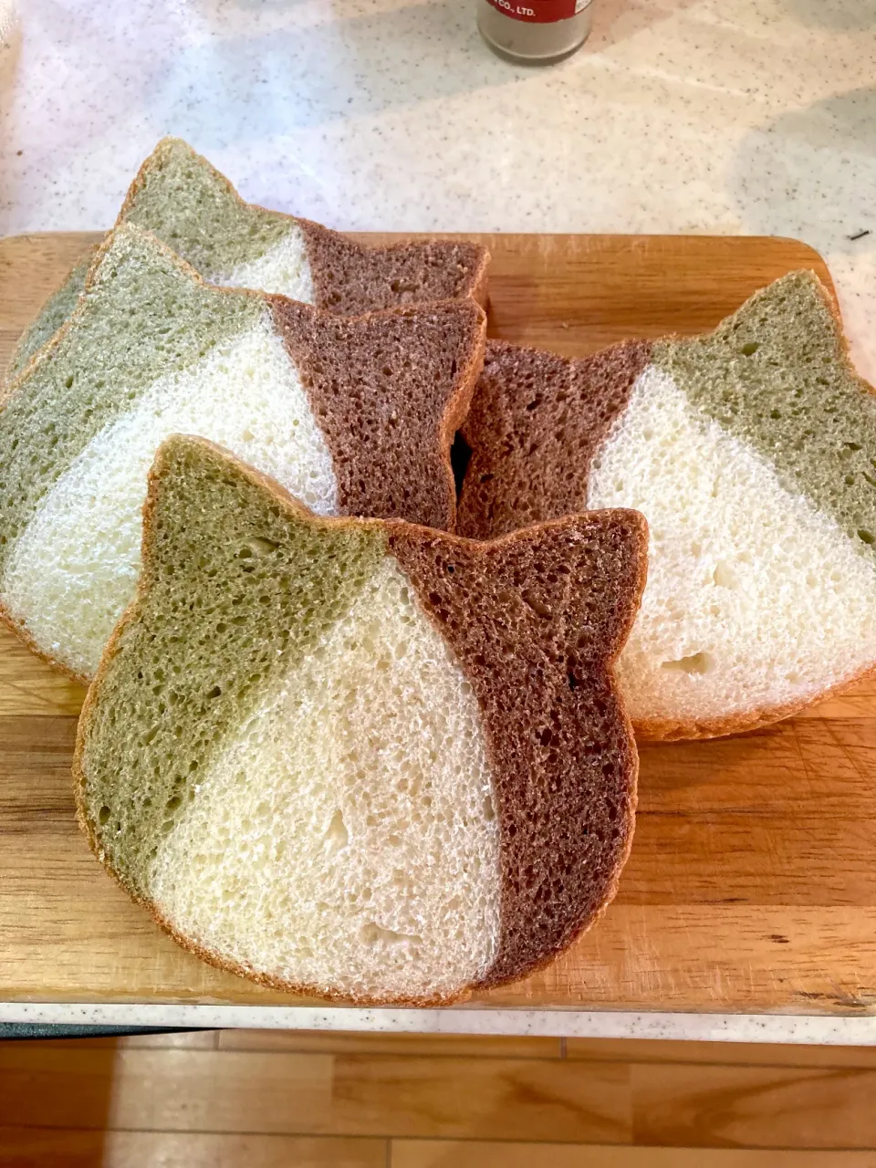 ネコ型食パン🍞三毛🍞|洋子さん