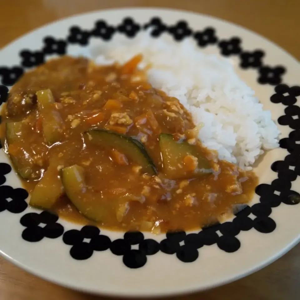 Snapdishの料理写真:とり挽き肉とズッキーニのカレー|めめさん