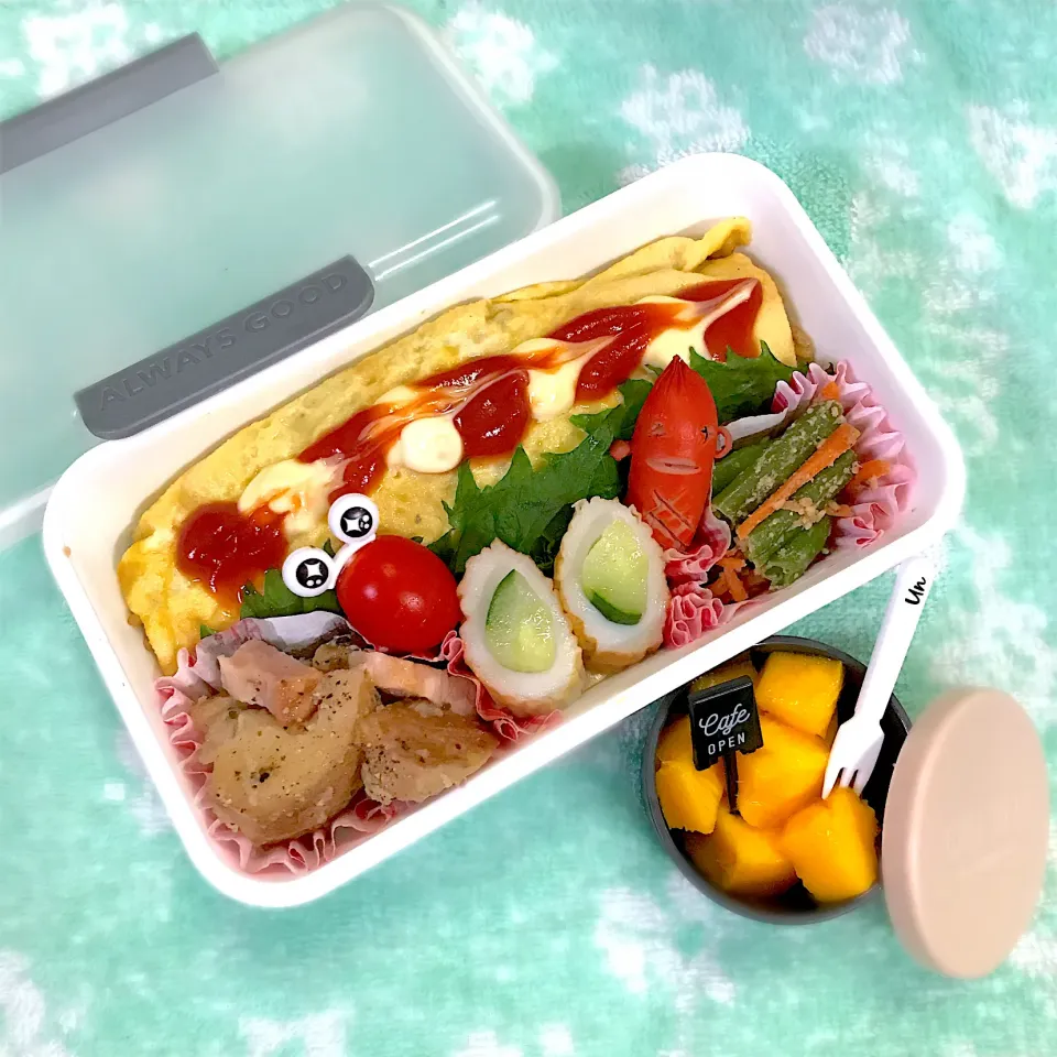 Snapdishの料理写真:JK 1弁当🍱〜オムそばめし・いんげん人参胡麻和え・ジャーマンポテト・チクきゅう・ソーセー人・マンゴー🥭|華恋さん