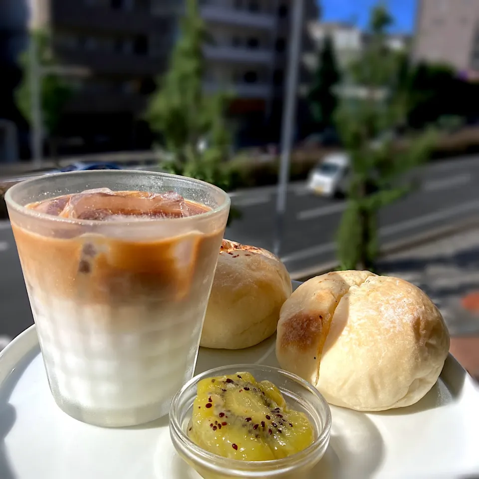 Snapdishの料理写真:ベランダ朝ごはん|Kさん