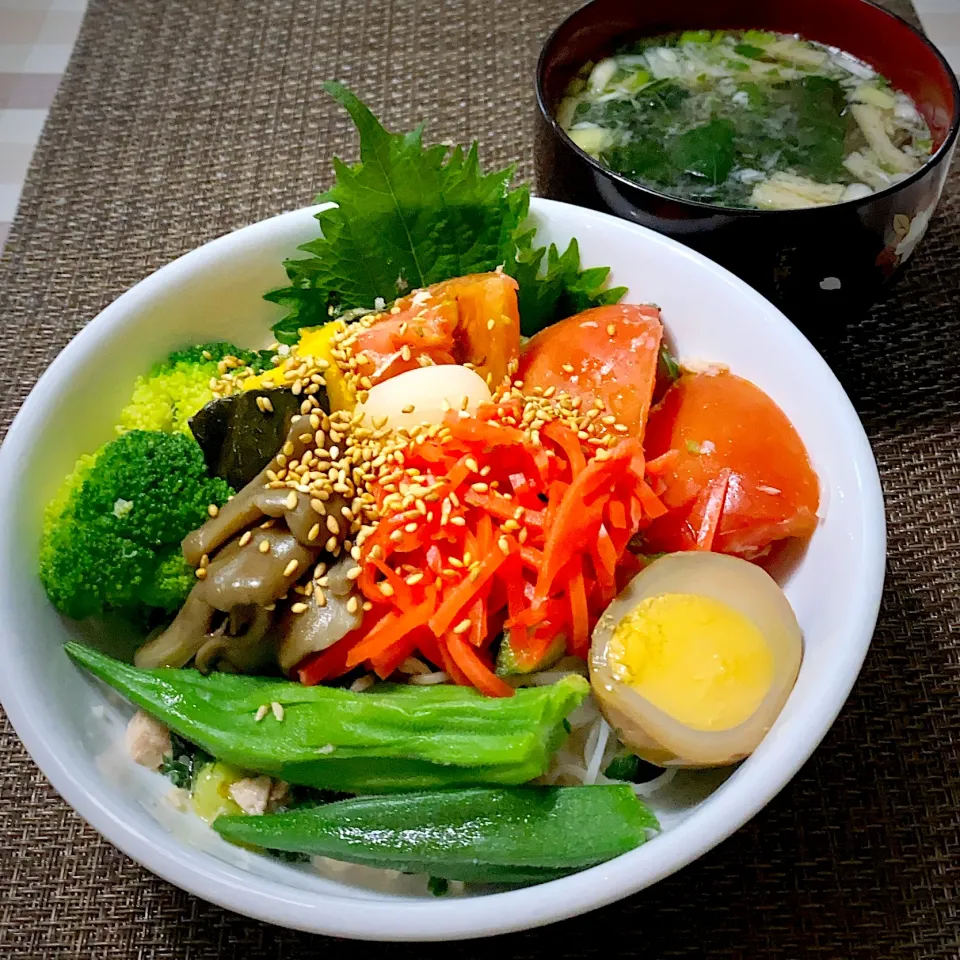 Snapdishの料理写真:今日のお昼★ツナと夏野菜のサラダ素麺|riko30294さん