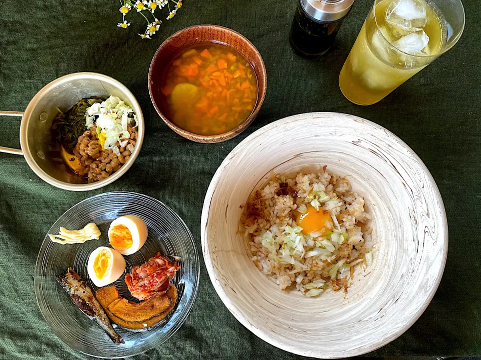 薫製醤油の卵かけご飯　コンソメスープ　薫製マヨネーズ　薫製玉子|tadaroさん