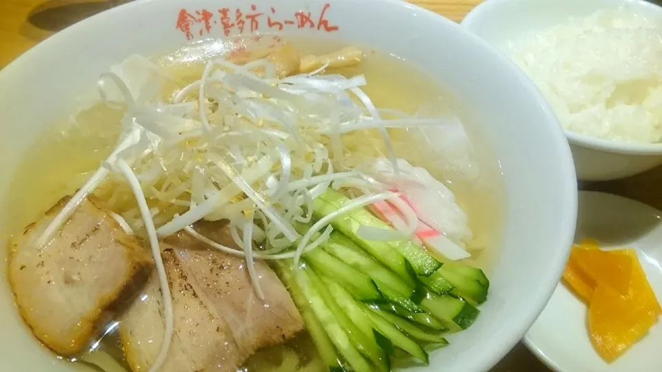 Snapdishの料理写真:【夏季限定】
會津・喜多方らーめん 愛絆
水ラーメン（840円）
＋半ライス（100円、お新香付き）
@十条10分
（赤羽からAプラン店まで
徒歩29分、Bプラン店へ6分）
21155|大脇さん