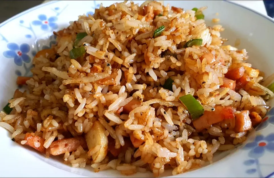 Fried rice lunch 22 July 2021🥰😁
Garlic Green Onion Silver Fish Luncheon Meat Fish cake salt pepper soy sauce Sesame oil|🌷lynnlicious🌷さん