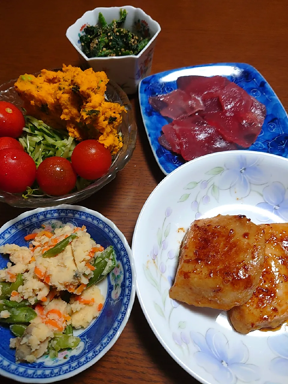 メカジキバター焼き
刺し身
卯の花和え
ほうれん草胡麻和え
かぼちゃサラダ|ぱやさん