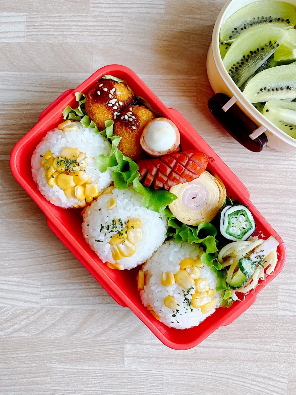 コーンおにぎり弁当🍱|いぶさん