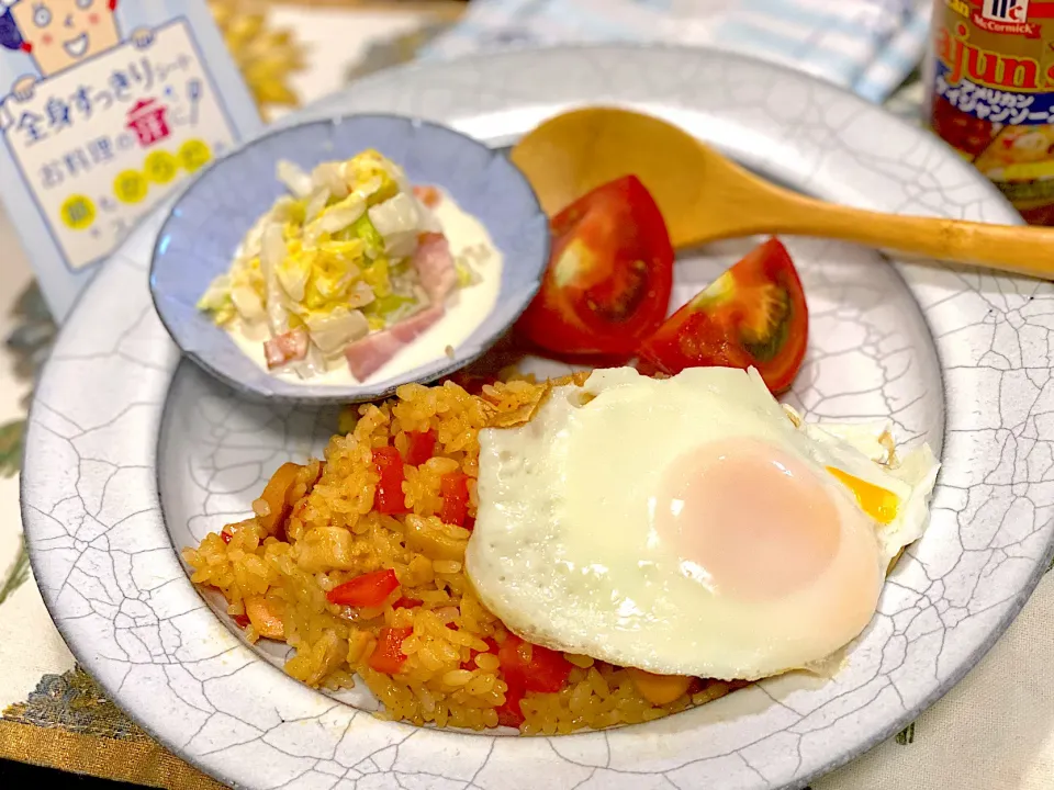 ピリ辛ワンプレート☆ジャンバラヤと白菜、ベーコンのスイートチリマヨサラダ☺︎|まめすけ。さん