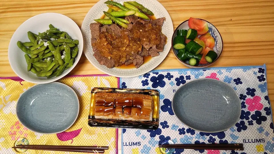 ステーキ
枝豆
トマトときゅうり
穴子の押し寿司|ひろゴーヤさん