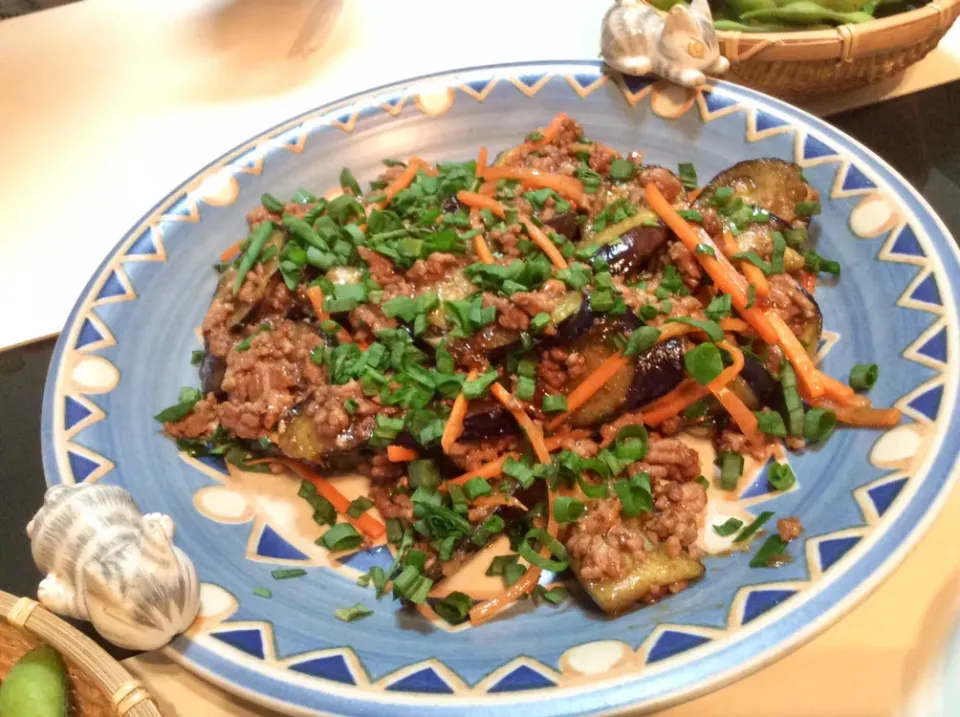 茄子と挽き肉の炒め物。    味付けはチャーシューの煮汁と擦った生姜で|Takeshi  Nagakiさん