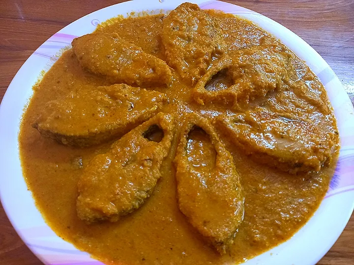 Hilsha with cashew nut...... kaju ilish.......|Moumita Chowdhury Senさん