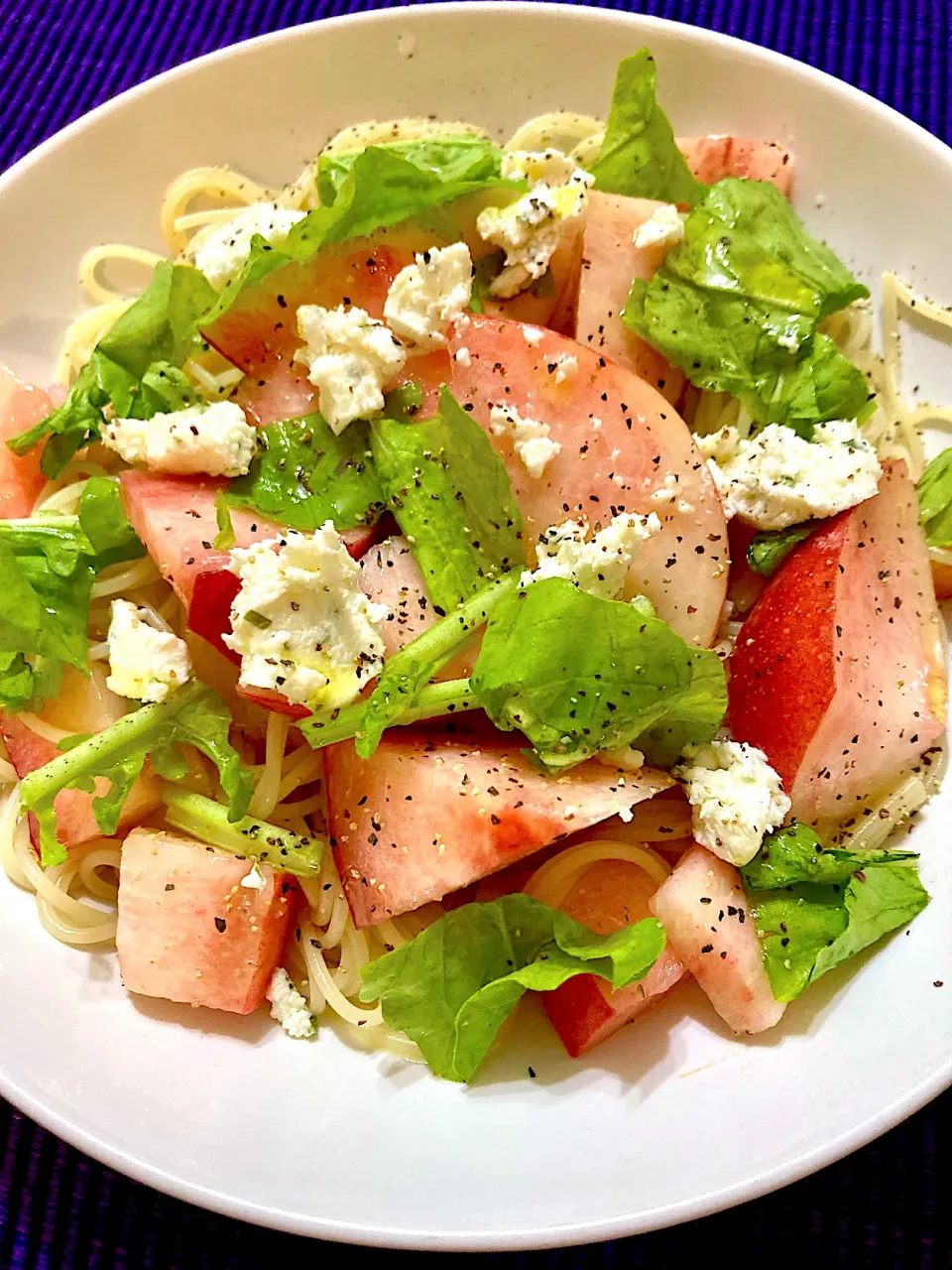 peach🍑cappellini with rucola and cream cheese（桃の冷製パスタ）|KanaMaxさん