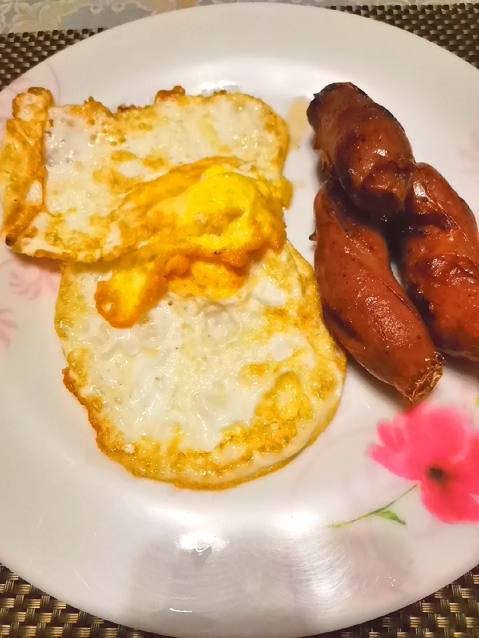 Snapdishの料理写真:Egg & jolly longganisa|Joさん