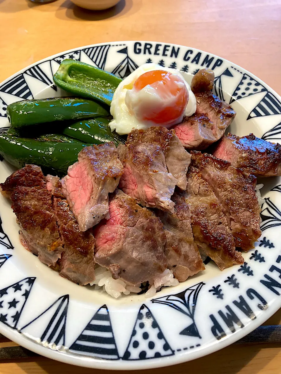 ステーキ丼|ふくながさん