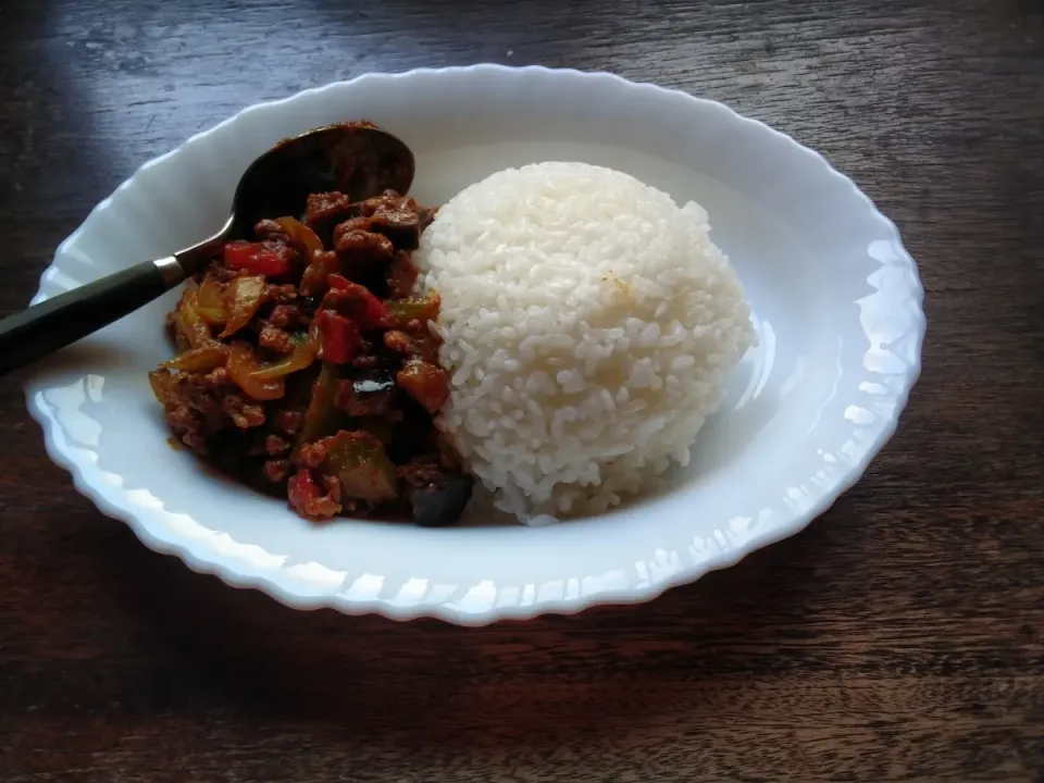 セロリ入りドライキーマカレー🍛|にんにくと唐辛子が特に好き❤️(元シャリマー)さん