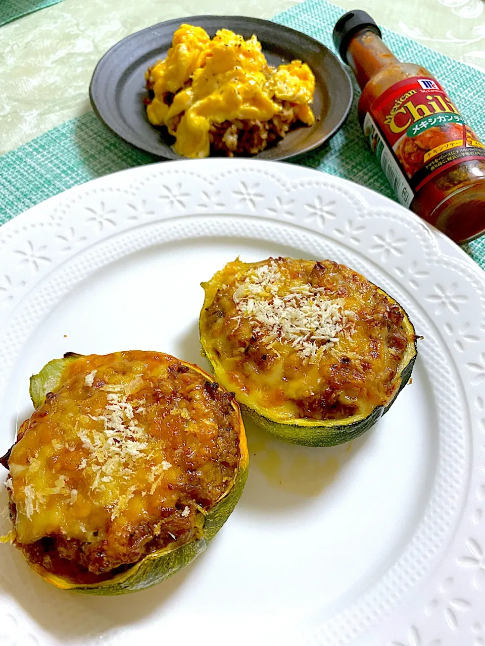 メキシカンチリソース de ズッキーニの肉詰め＆玉子炒飯|ぽっちさん