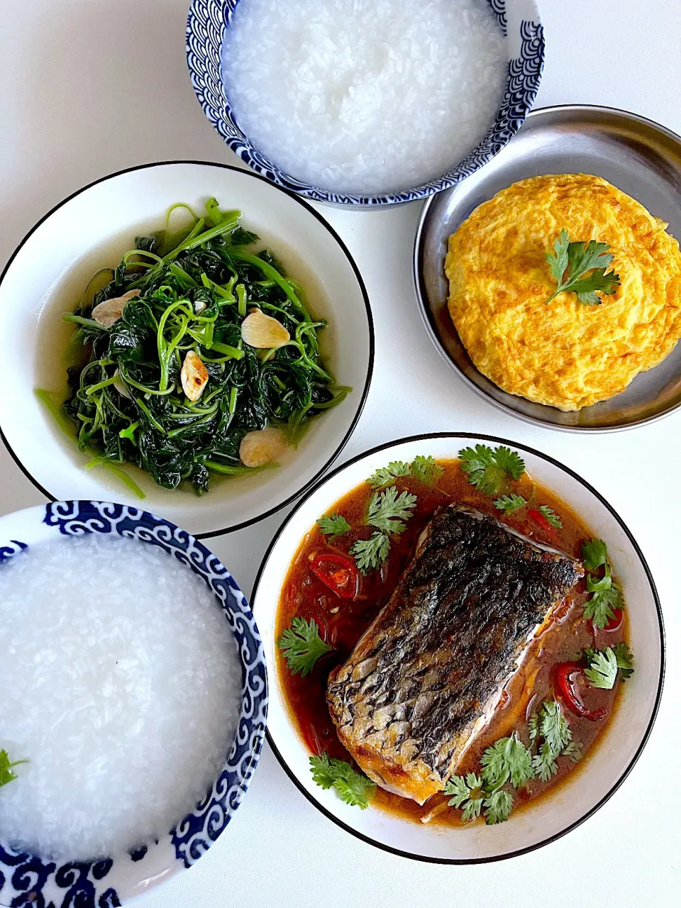 Porridge with omelette, braised fish and stir fried spinach|12Dragonさん