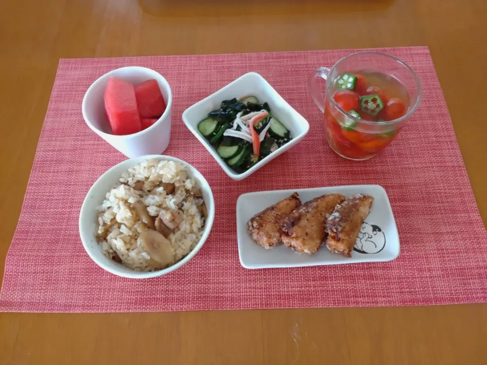 ☆とりめし
☆ぶり竜田揚げ
☆酢の物
☆ミニトマトのコンソメゼリー寄せ
☆スイカ|chikakoさん