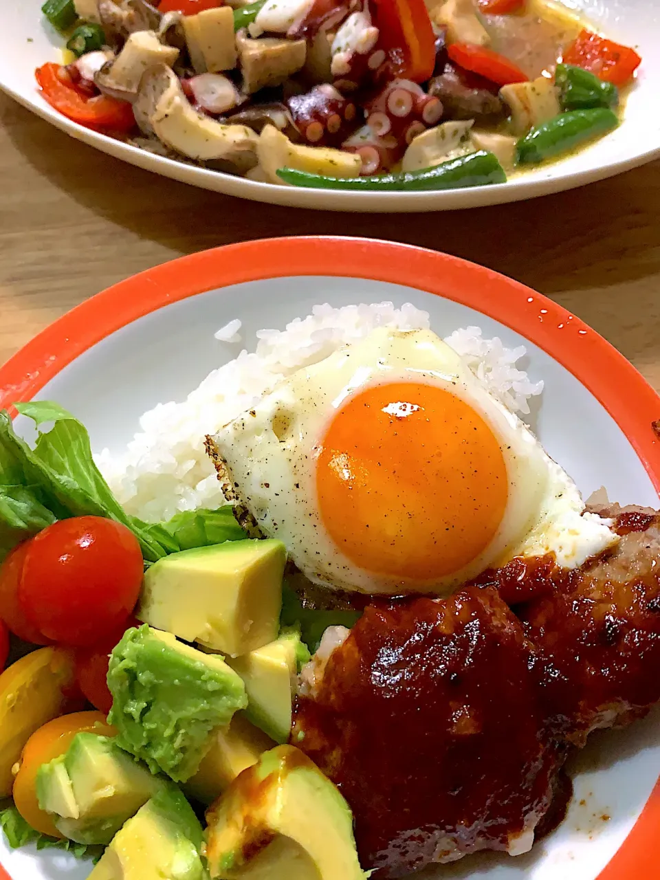 ロコモコ丼、タコとエリンギのエスカルゴ風炒め物⭐️|kaokaoさん