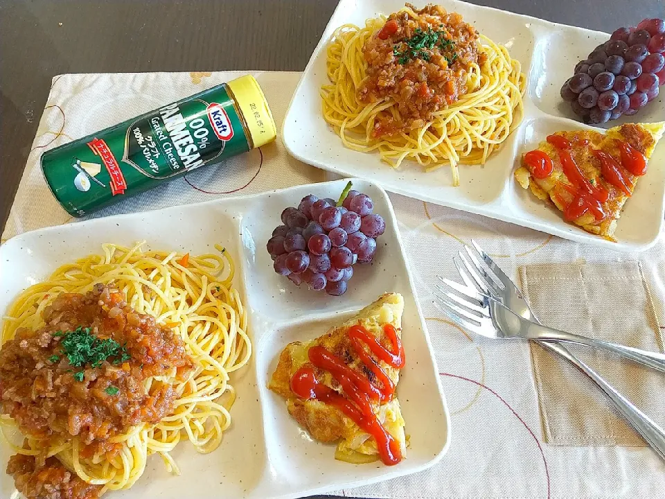 Snapdishの料理写真:🍝ミートスパゲッティ&
                               スパニッシュオムレツ|tomoさん