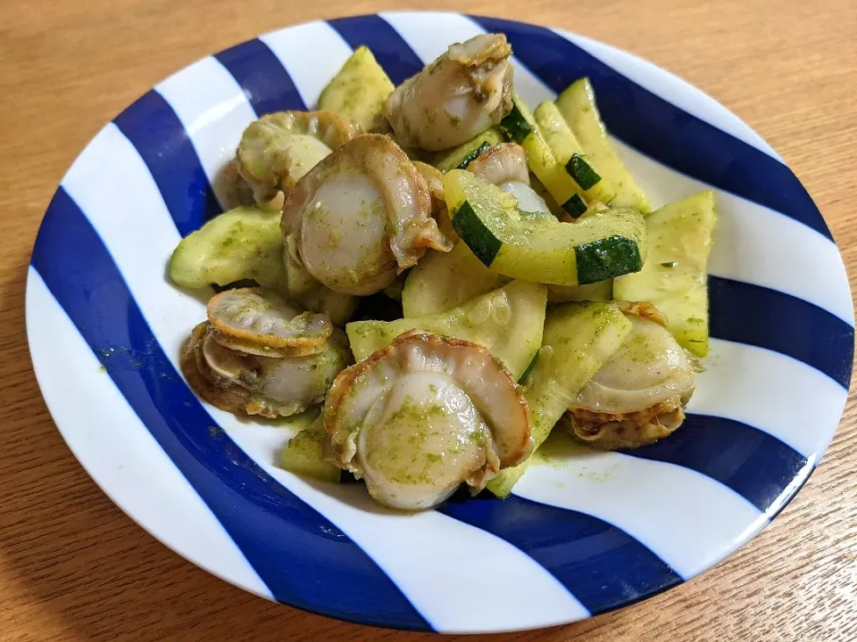 ズッキーニとホタテのバジル炒め|しほさん
