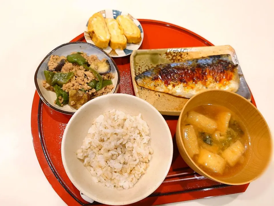 Snapdishの料理写真:サバの西京焼き、ナスとピーマンの肉味噌炒め、玉子焼き、味噌汁|sorsmdさん