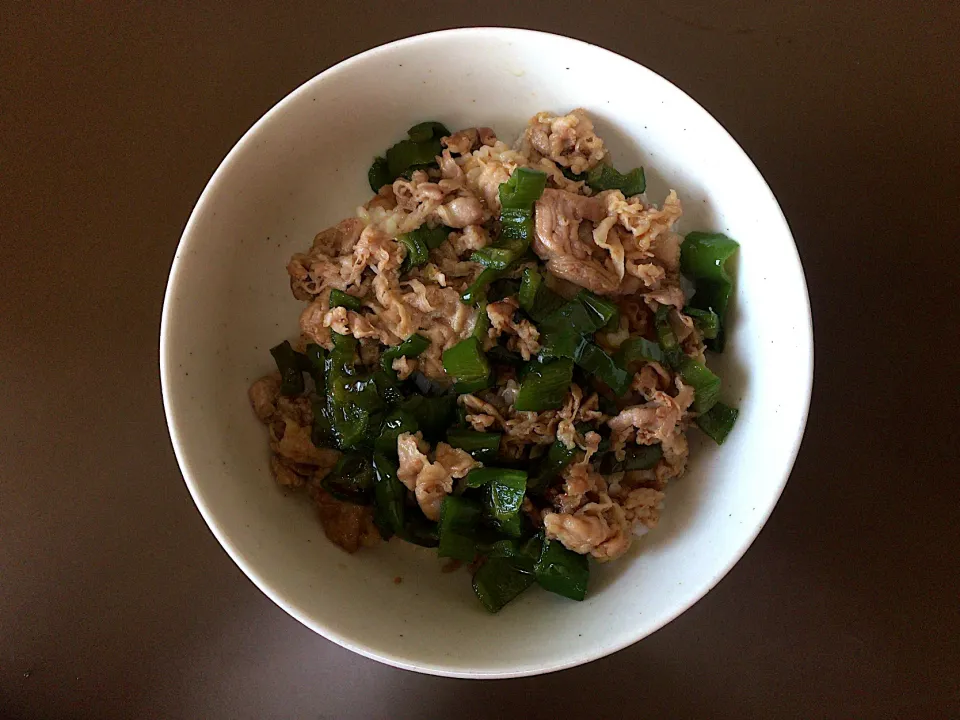 豚肉ピーマン炒め丼|ばーさんさん