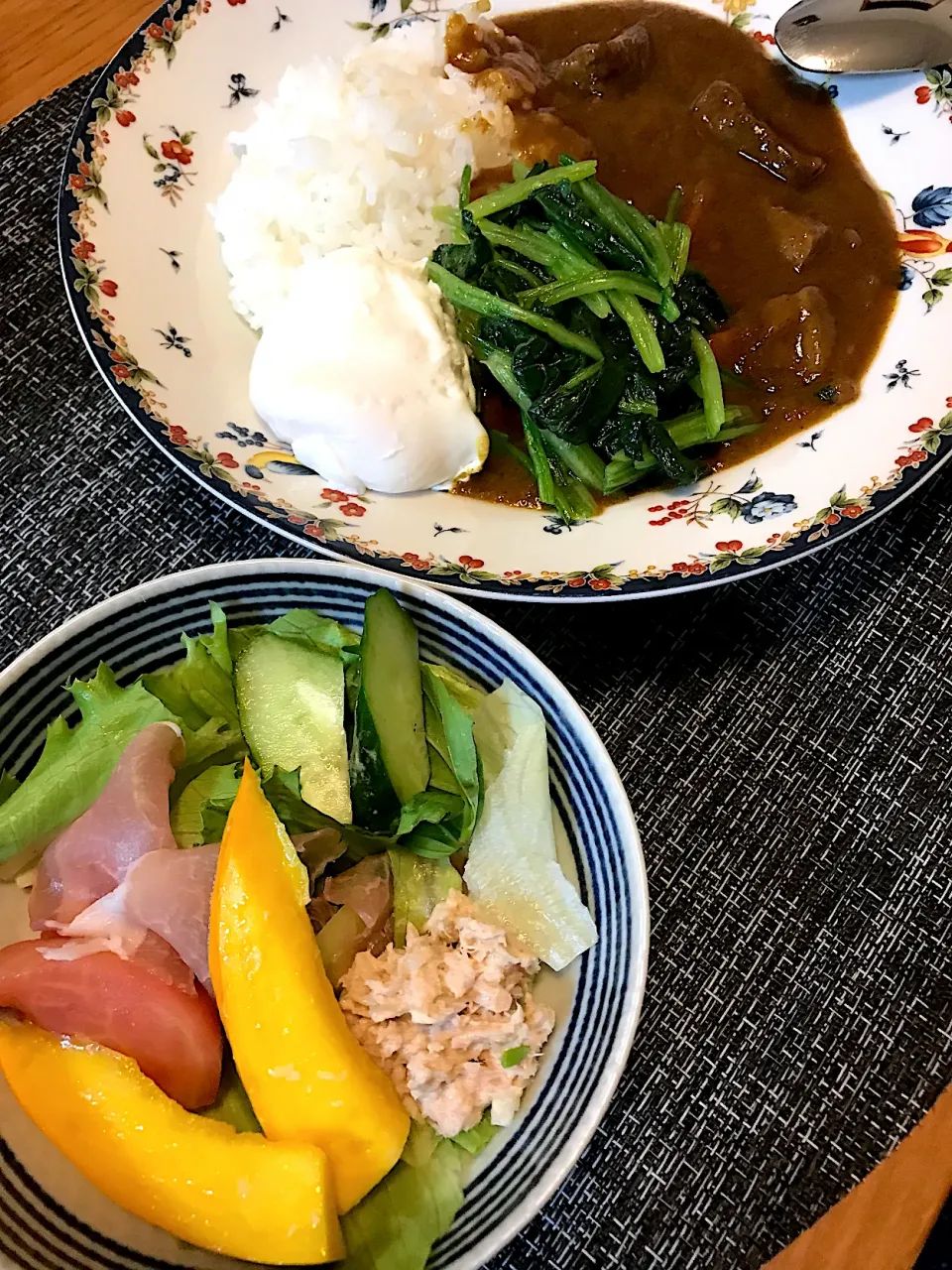 ほうれん草とポーチドエッグ付きカレー|sobacoさん