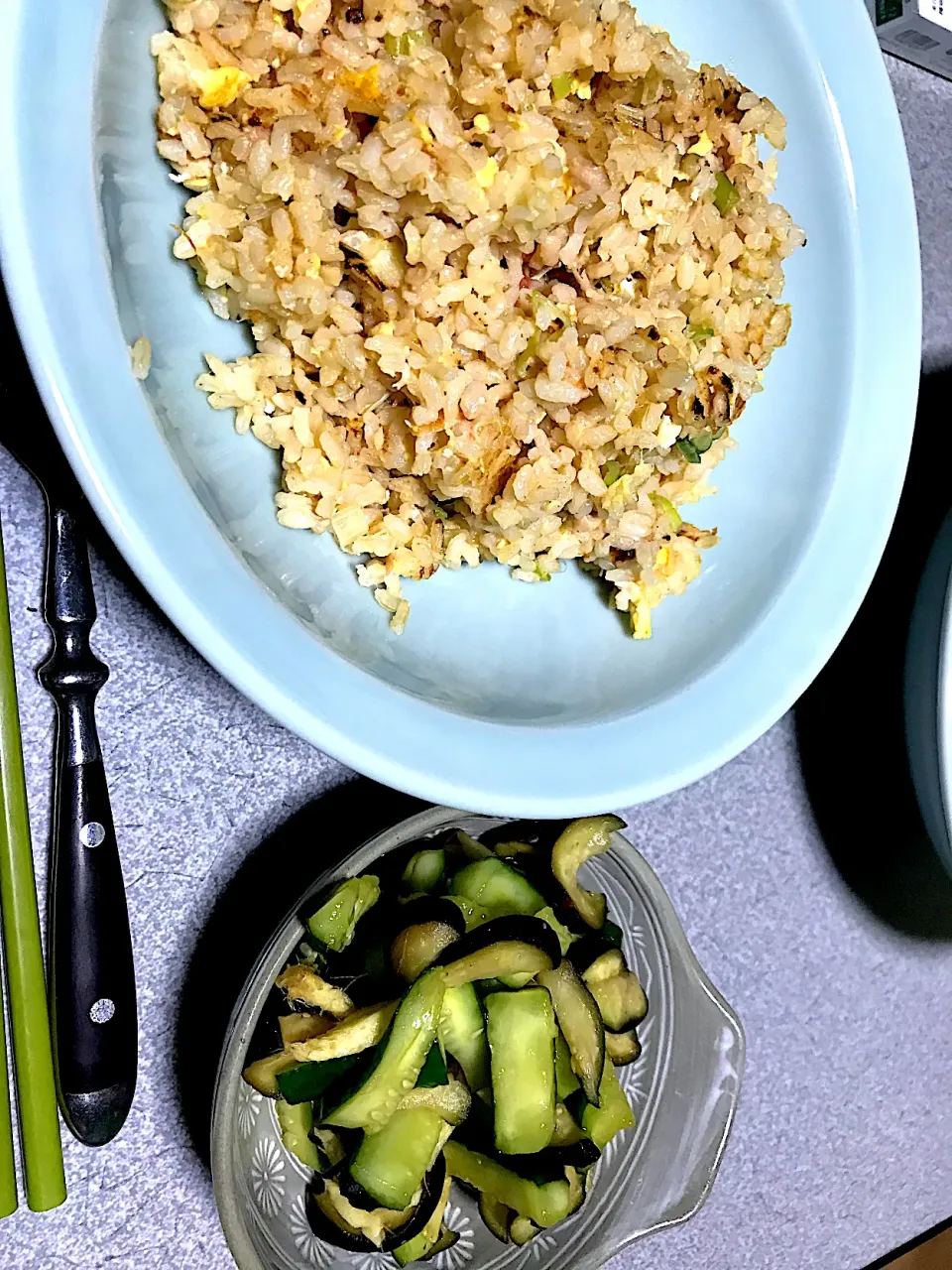 こりゃあもお完全に夏の味だね #夕飯　ロウカット玄米ご飯トマトねぎツナ玉子チャーハン、茄子キュウリ生姜浅漬け|ms903さん