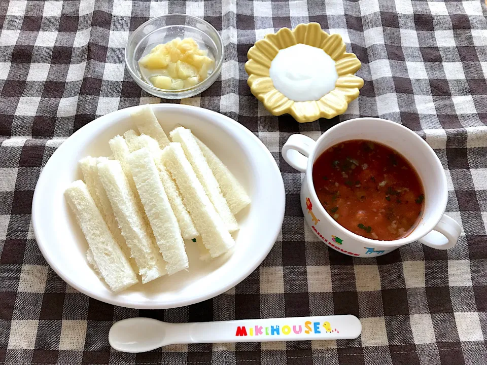 Snapdishの料理写真:【離乳食】ビーフトマトスープ、食パン、もも、ヨーグルト|sayaさん