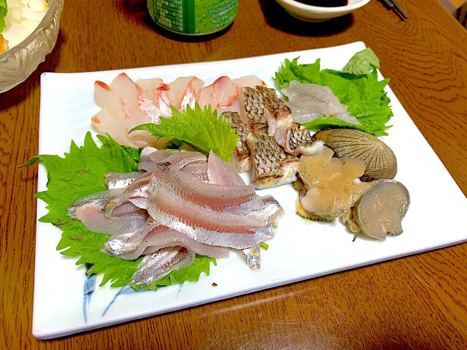 釣った魚の刺身盛り合わせ|もりげさん