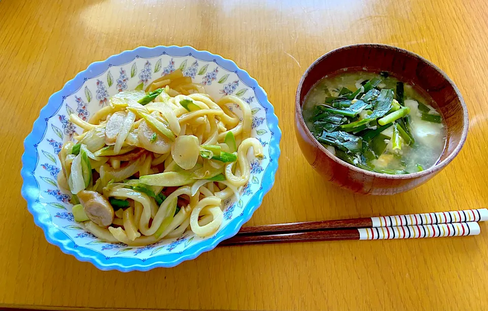 アスパラとウインナーの焼きうどん/にらたまスープ|♡*⃝̣mayu◍♡さん