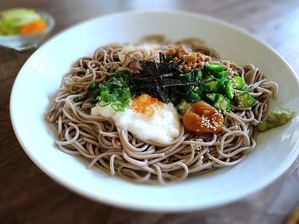 梅とねばとろの冷がけ蕎麦|古尾谷りかこさん