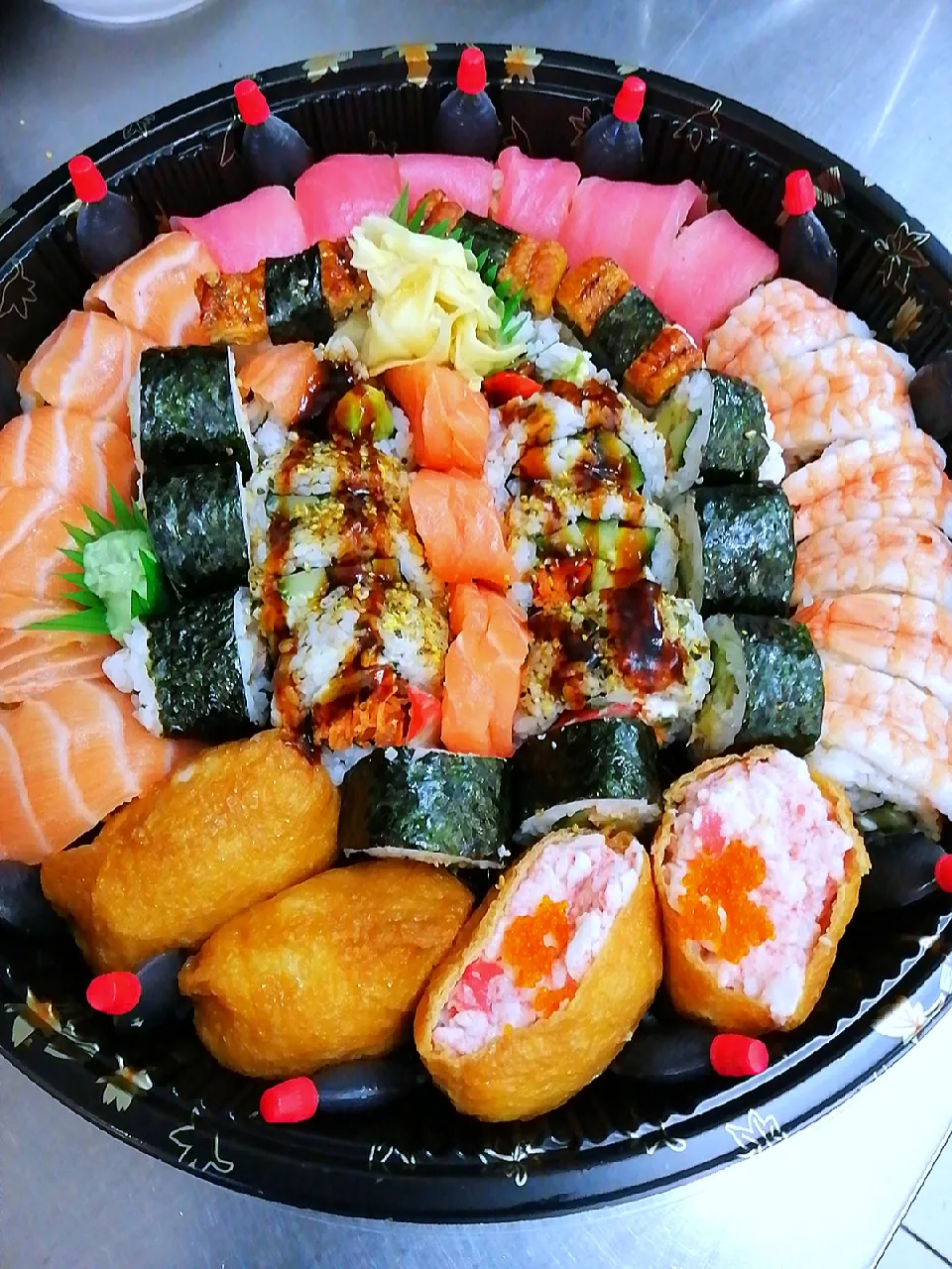 sashimi sushi  deluxe platter|Heby Lowさん