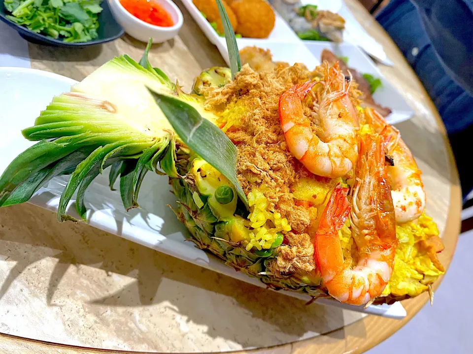 Fried rice with pineapple and shrimps|skyblueさん