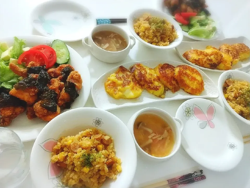 Snapdishの料理写真:夕食(*^^*)
カレーピラフ
のりから揚げ&サラダ🥗
じゃがいもチーズもち焼き
しめじとオニオンベーコンスープ
メロン🍈|プリン☆さん