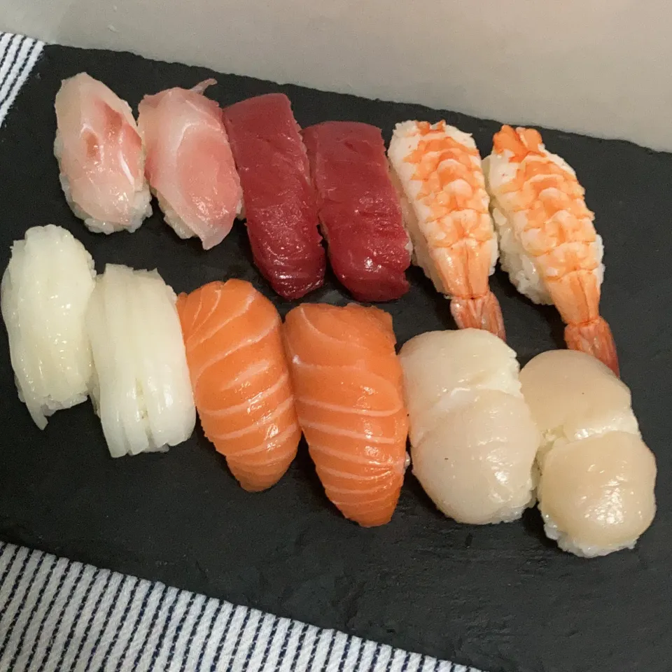 Snapdishの料理写真:握り寿司🍣|よしさん