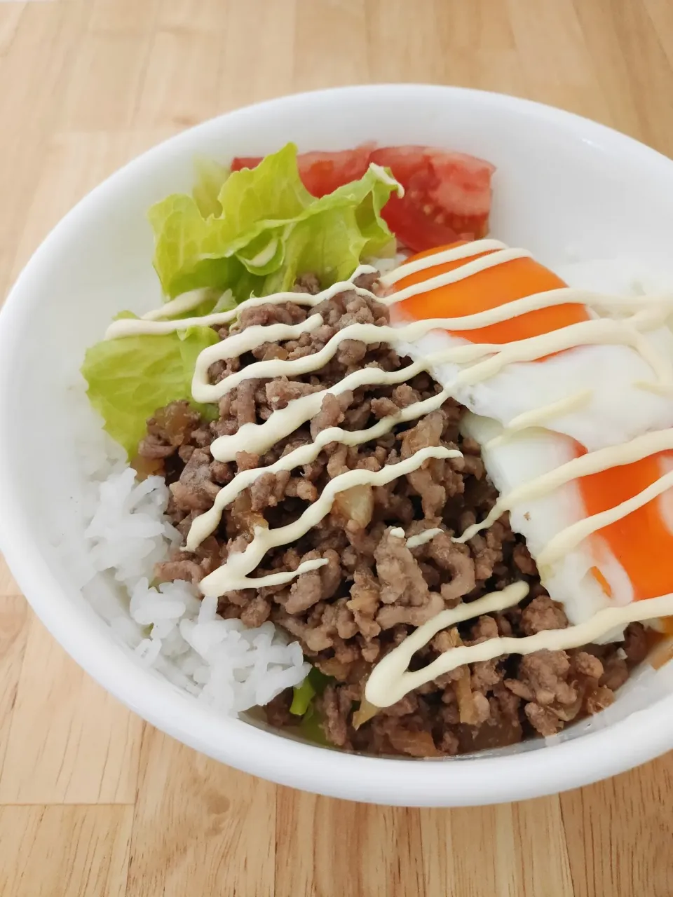 Snapdishの料理写真:みんとaさんの作り置きで♦ロコモコ風そぼろ丼 #楽天レシピ|楽天レシピさん