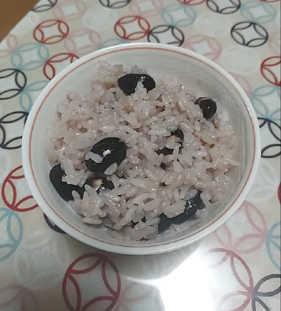 Snapdishの料理写真:黒豆ごはん|nicoさん