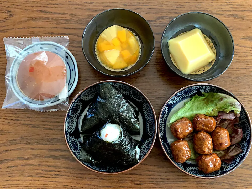 今日のお弁当🍙梅干しのおにぎり・肉団子・「たねや」のどらやき🥭20210726|rococoさん